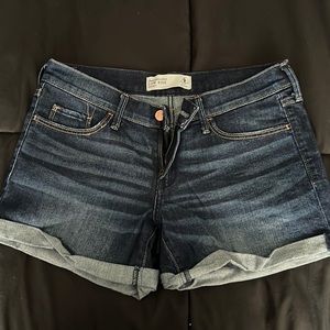 Abercrombie and Fitch, low rise demon short, size 4 (w27)